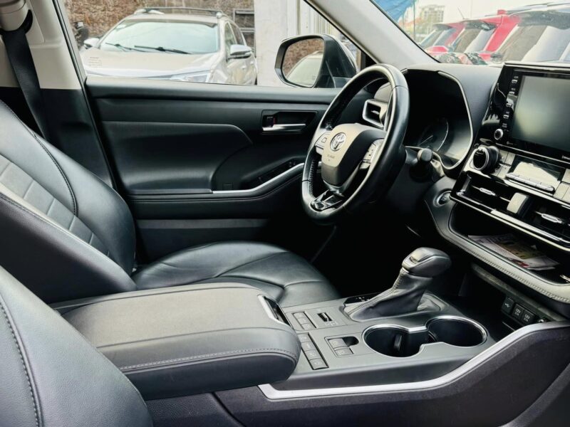 Toyota Highlander XLE AWD